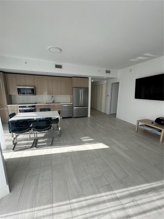 Building Photo - 2000 Metropica Wy