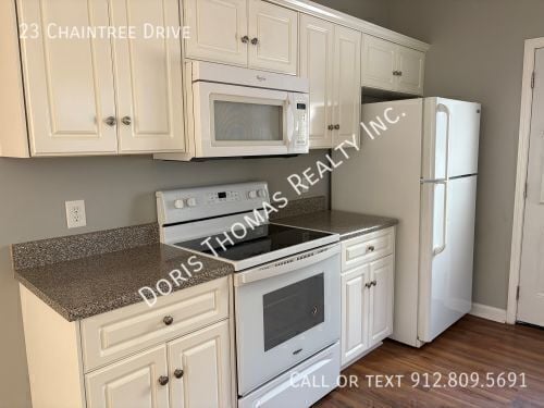 Building Photo - 23 Chaintree Dr