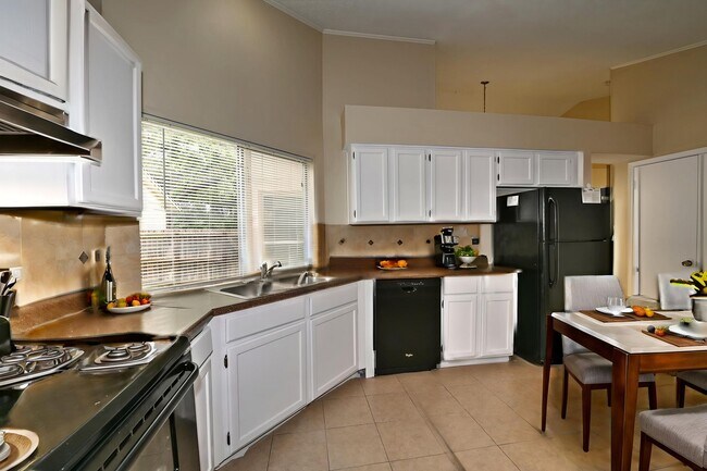 Building Photo - 13706 Winding Hill