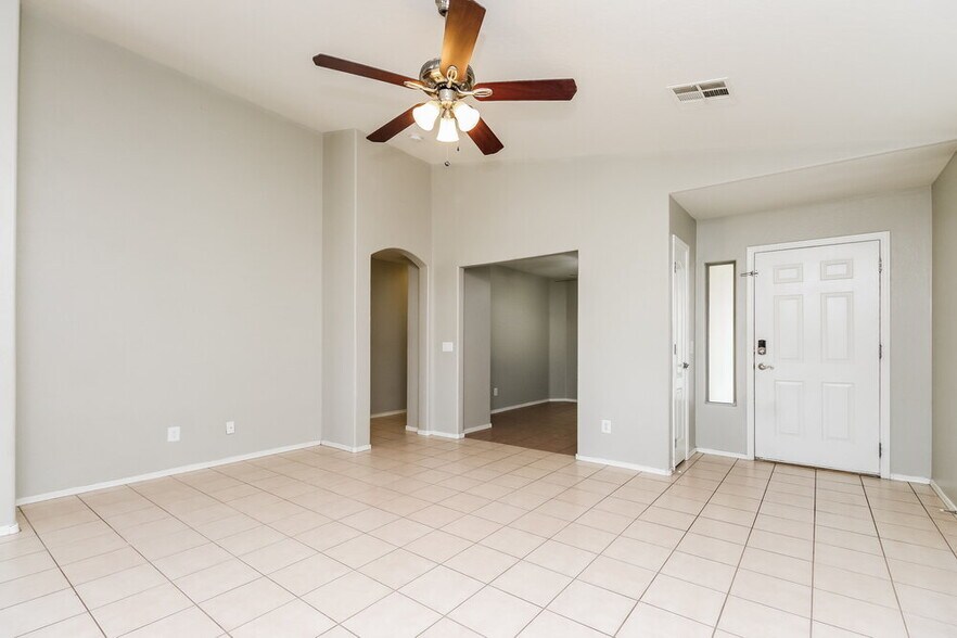 Building Photo - 22272 E Via del Rancho