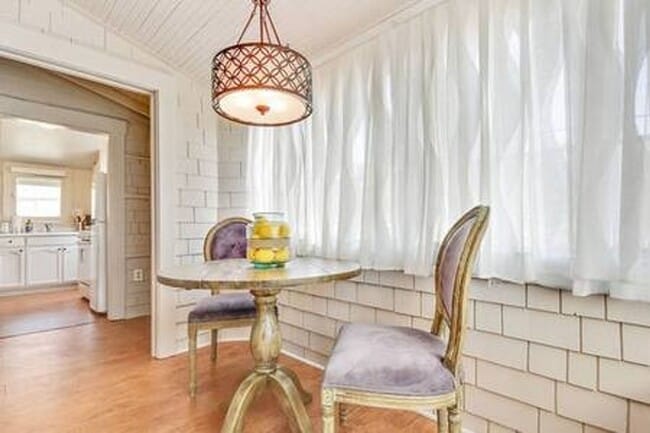 Building Photo - 636