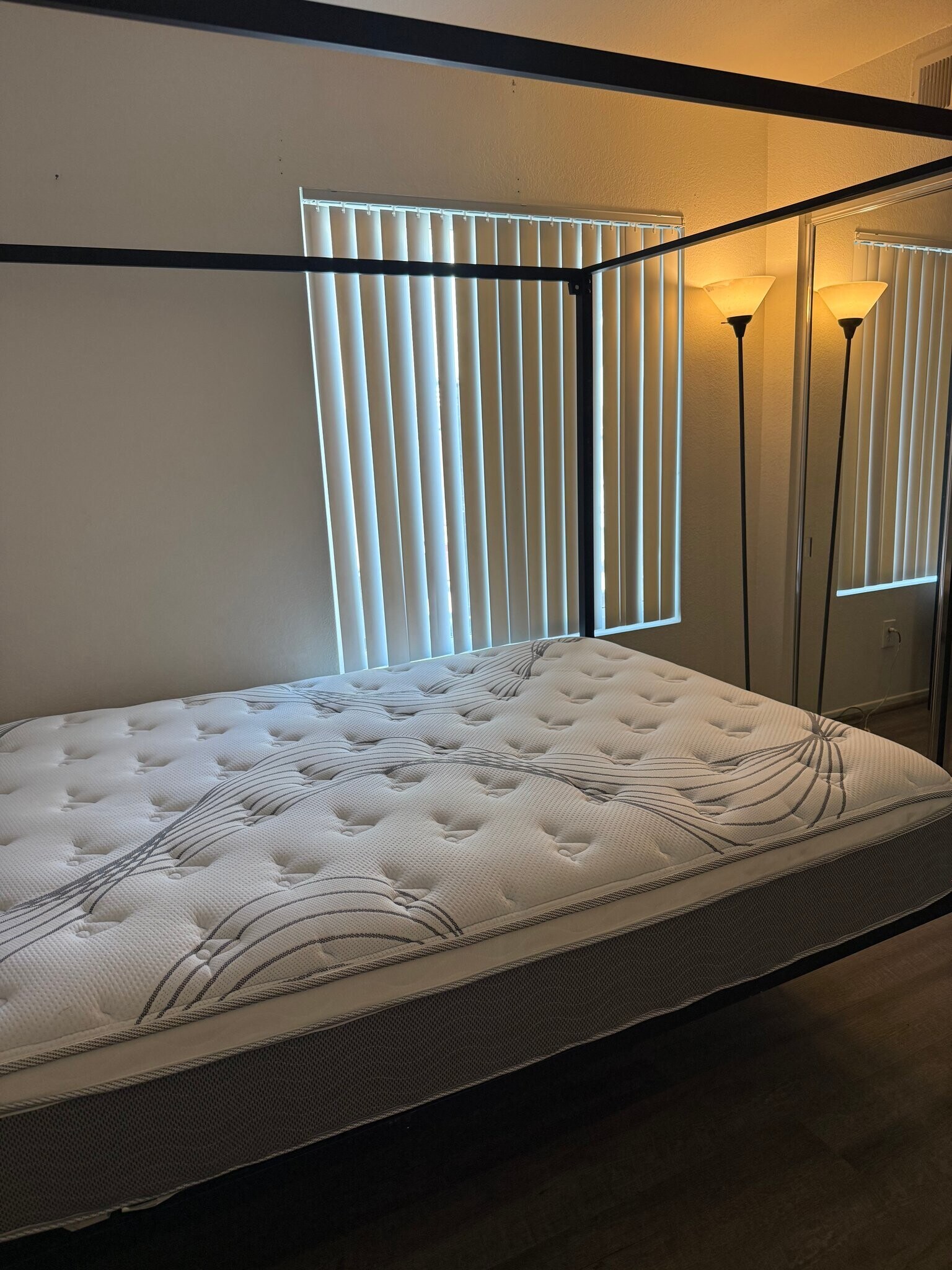 Building Photo - 1076 Oxford Ln