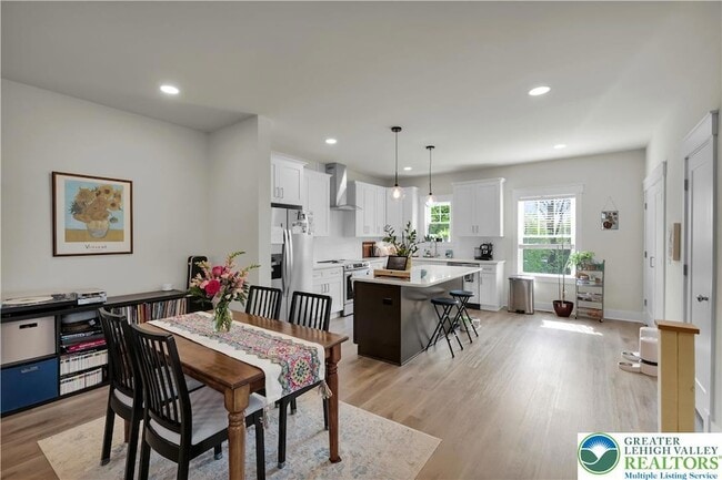 Building Photo - 221 Craig Ave