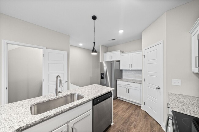 Building Photo - Two Bedroom with Garage!