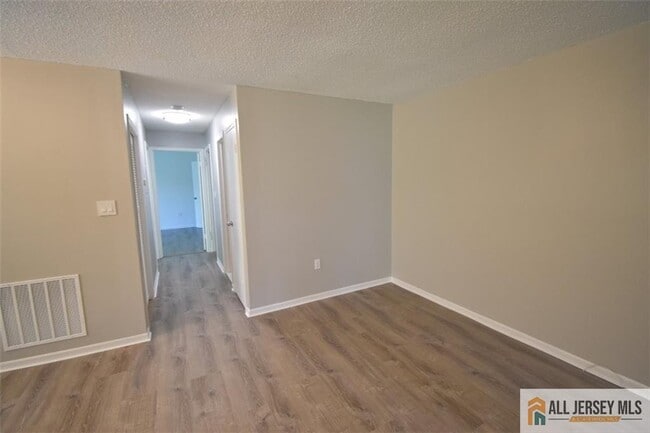 Building Photo - 49 Farnham Square