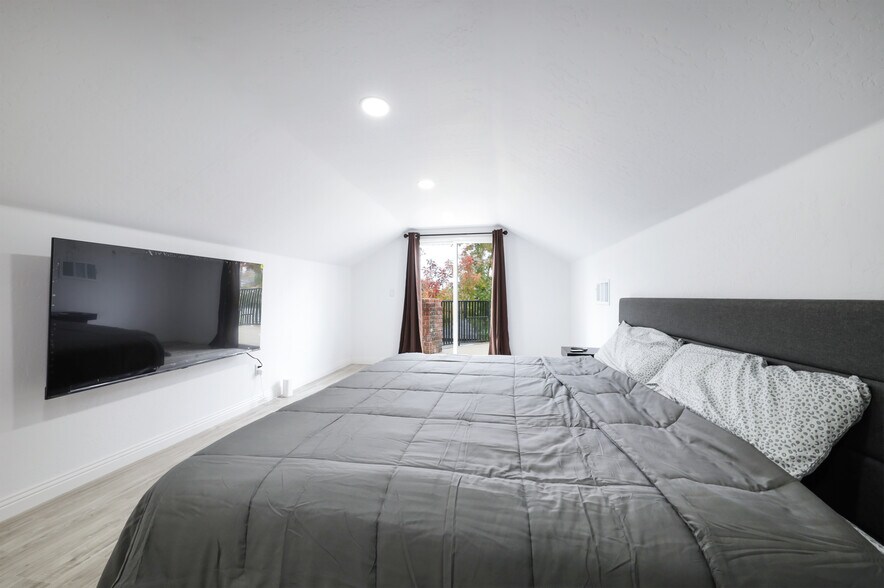 Building Photo - 501 Magnolia Ave