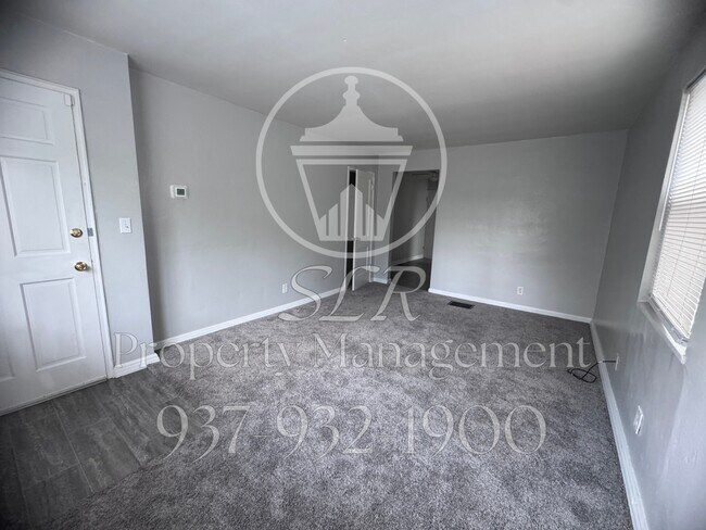 Building Photo - 420 E Siebenthaler Ave