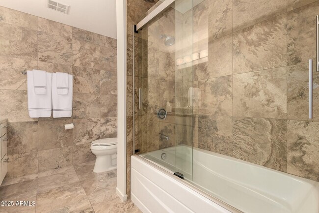 Building Photo - 7131 E Rancho Vista Dr