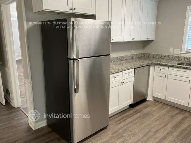Building Photo - 2630 Farmington Dr SW