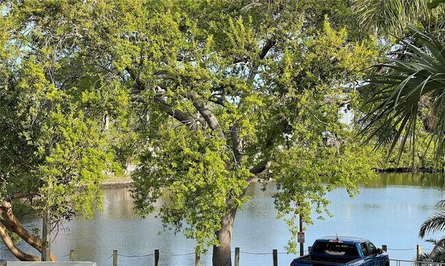 Building Photo - 1559 7th Ave W