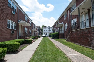 Court yard - Essex Gardens