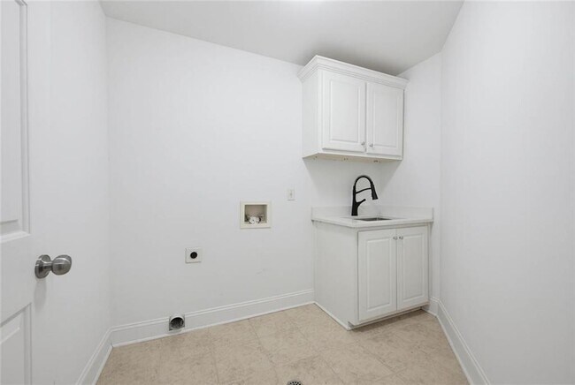 Building Photo - 735 Westwind Ln