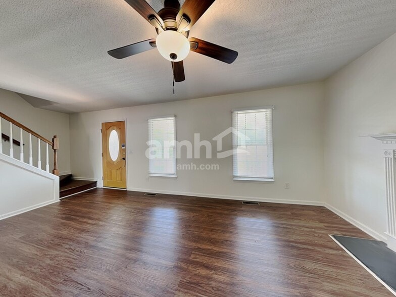 Building Photo - 272 Twin Creeks Rd