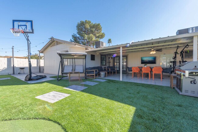Building Photo - 3502 E Crocus Dr