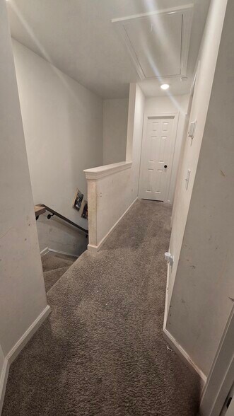 Building Photo - 1420 Maplewood Dr
