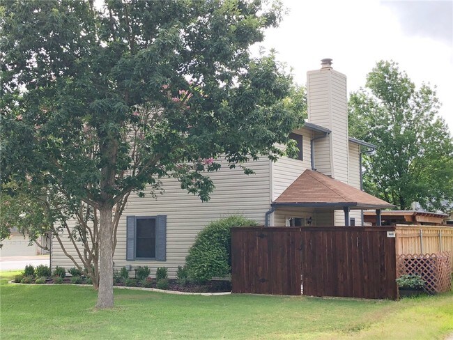 Building Photo - 3609 Alexandria Dr