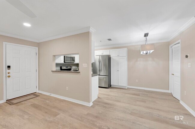 Building Photo - 2200 E 2nd St