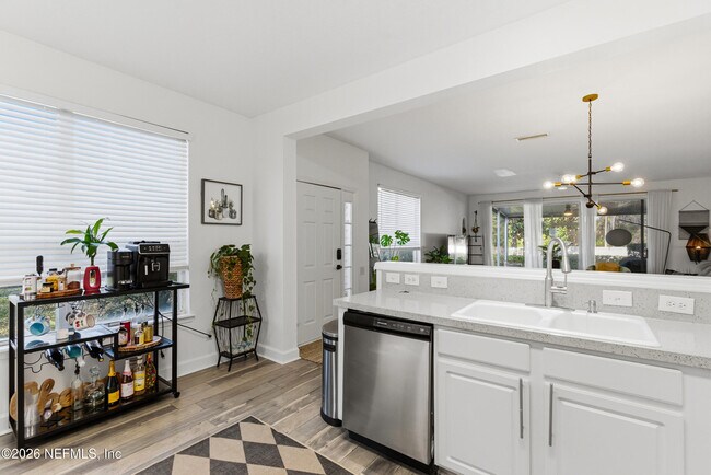 Building Photo - 7990 Baymeadows Rd E