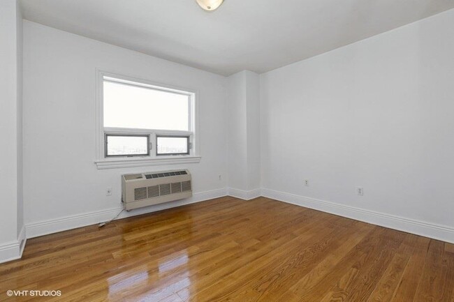 Building Photo - 809-815 22nd St