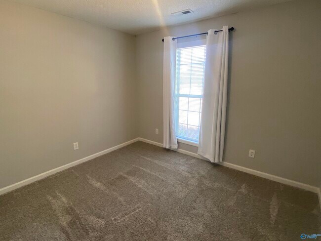 Building Photo - 111 Castleridge Dr