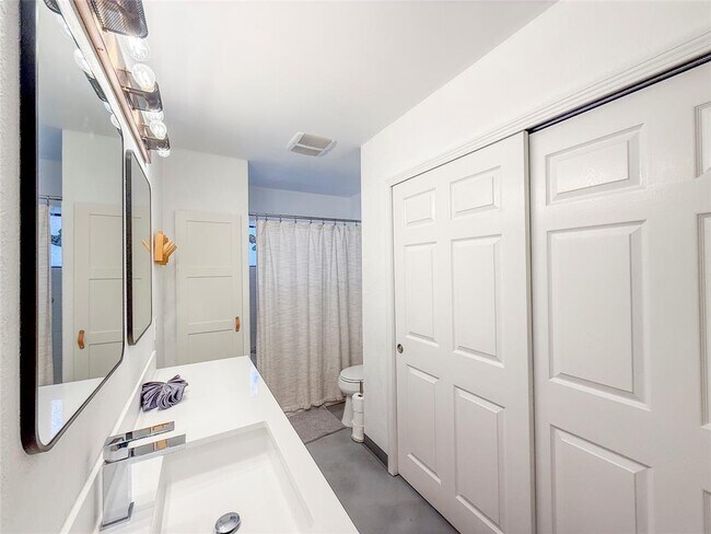 Building Photo - 14527 Donald Dr