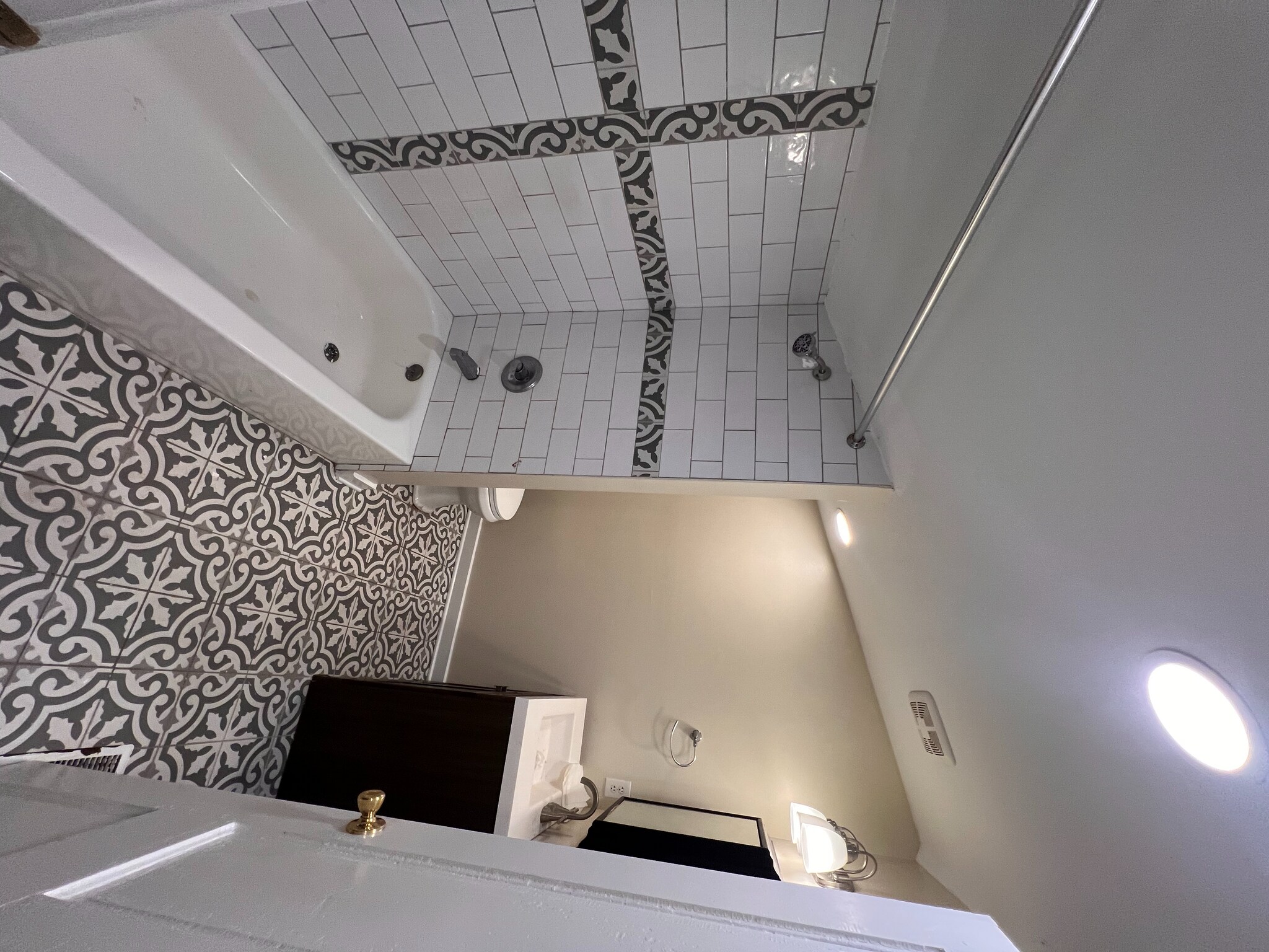 Building Photo - 1152 W High St