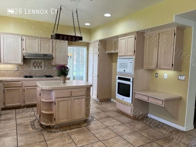 Building Photo - 3228 Lennox Ct