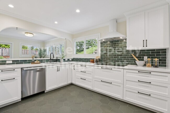Building Photo - 44 Lariat Ct