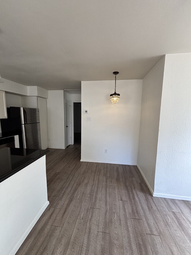 Building Photo - Charming, Updated 2 bed, 1 bath Duplex in ...