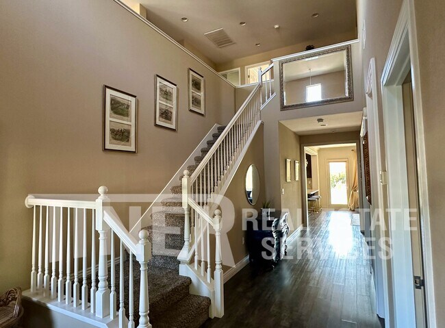 Building Photo - 3576 Hume St