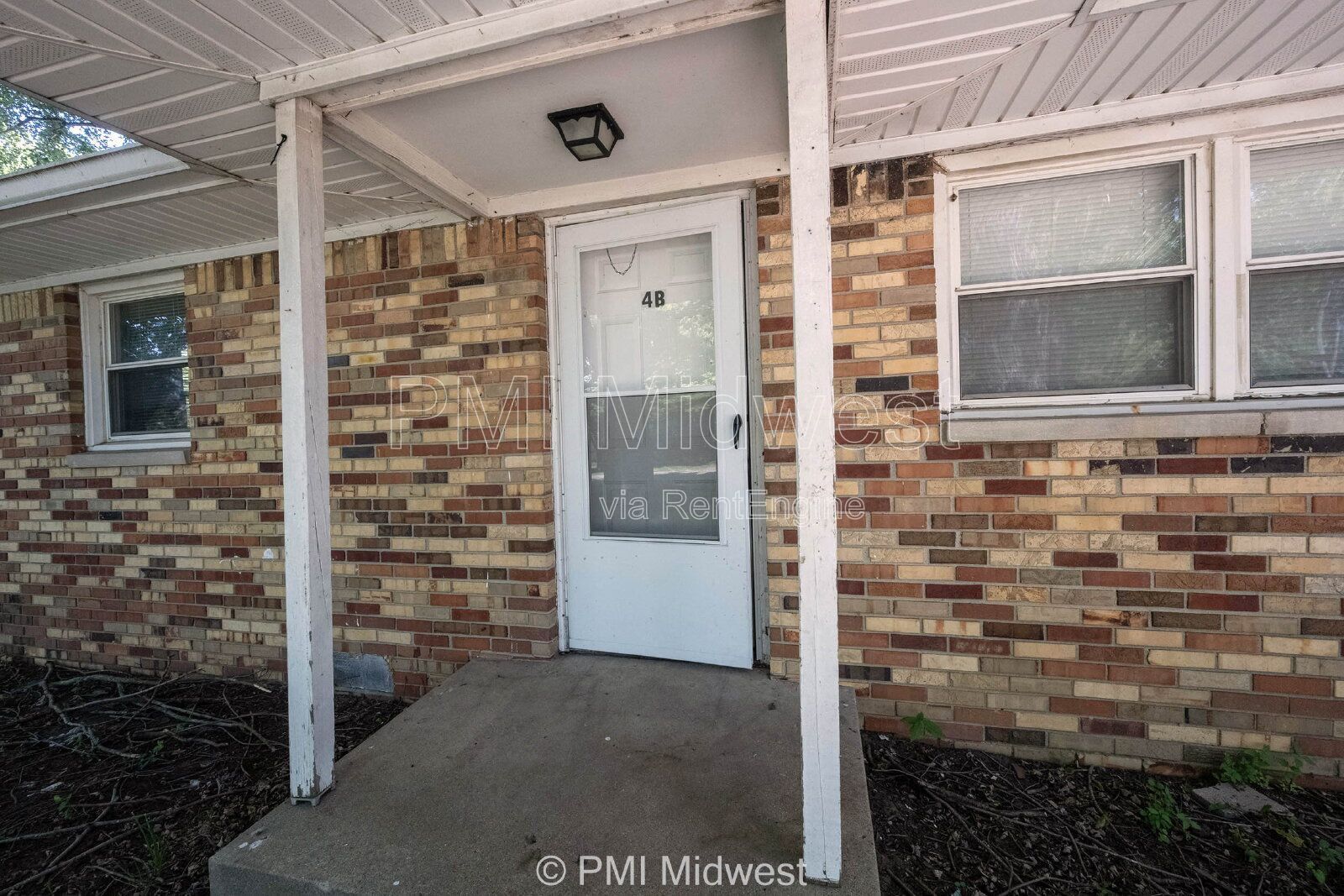 Building Photo - 570 US-52