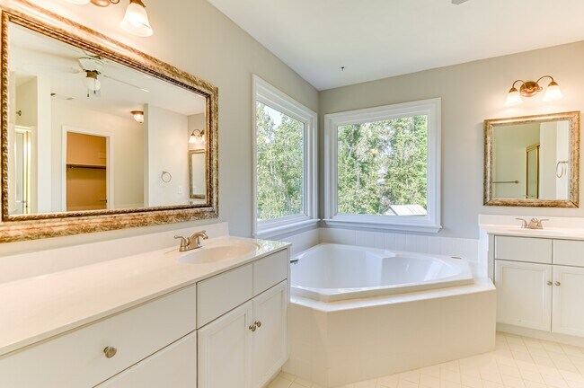 Building Photo - 4135 Fox Brush Dr