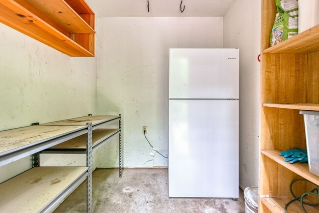 Building Photo - 1802 Shelor Ln