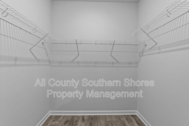 Building Photo - 136 Talladega Dr