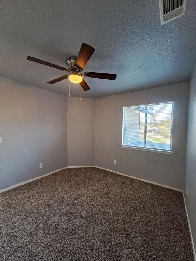 Building Photo - 3302 W Shields Ave