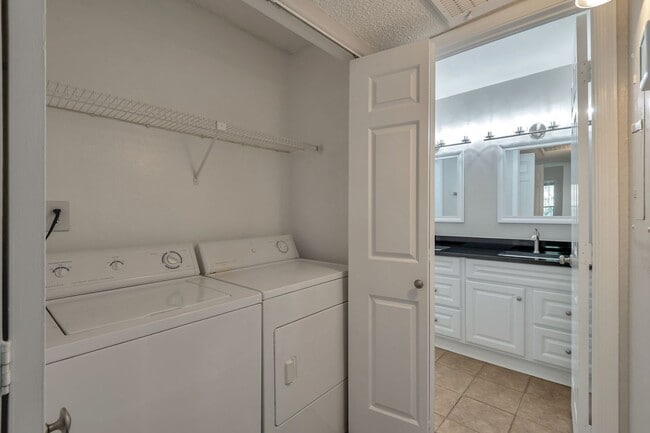 Building Photo - Charming  Updated 2BR- 2  BATH FOOTHILLLS CONDO