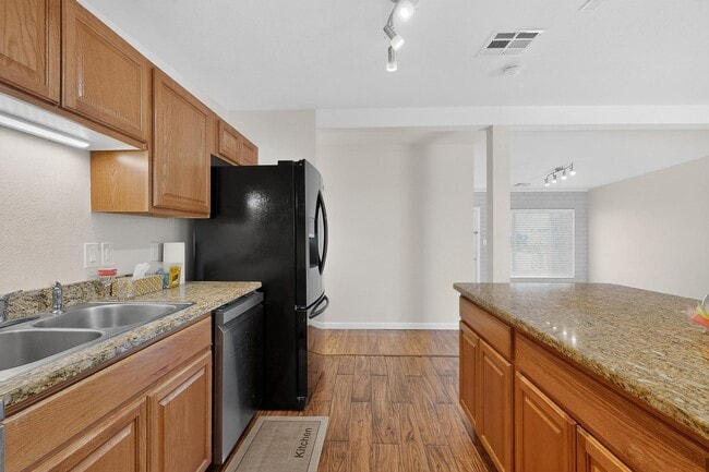 Building Photo - 1237 Pitt St NE