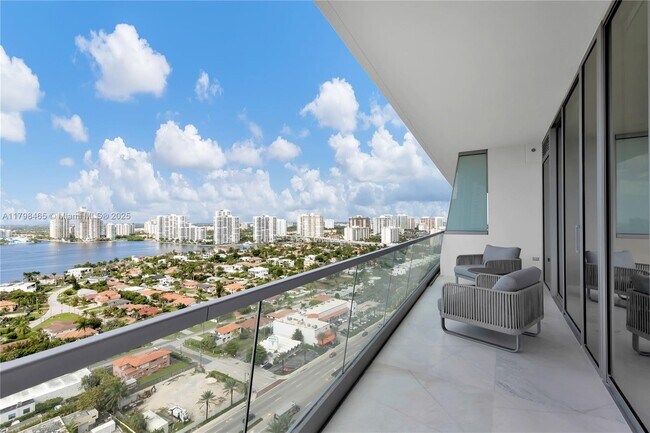 Building Photo - 18501 Collins Ave