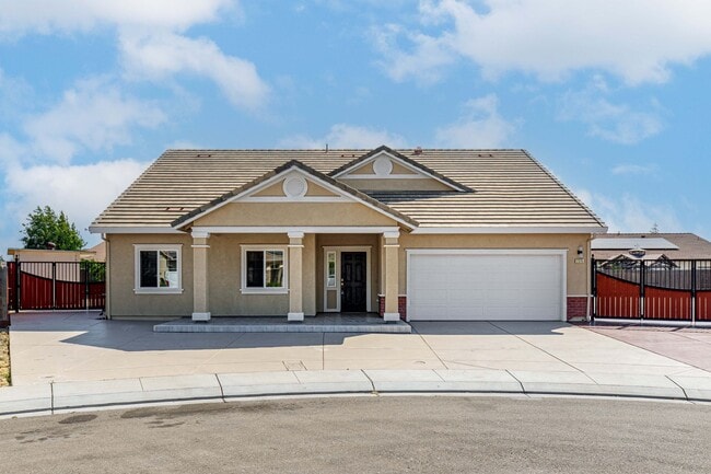 Building Photo - 4 bedroom home for RENT in Manteca with RV...