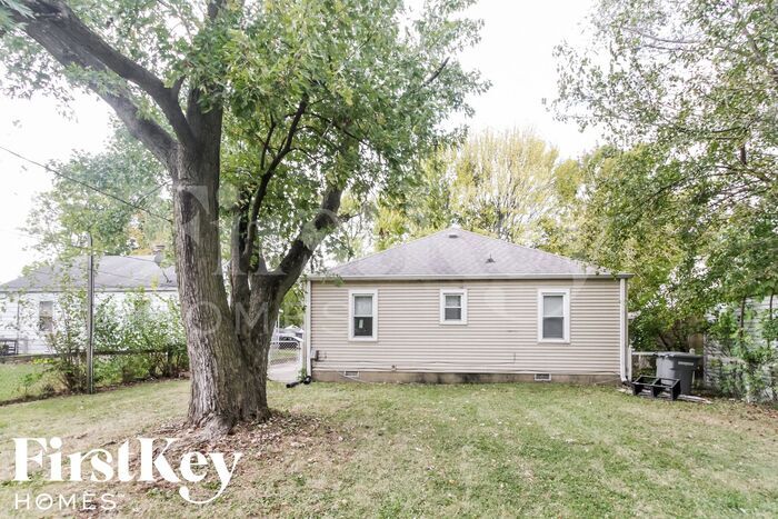 Building Photo - 1741 N Riley Ave