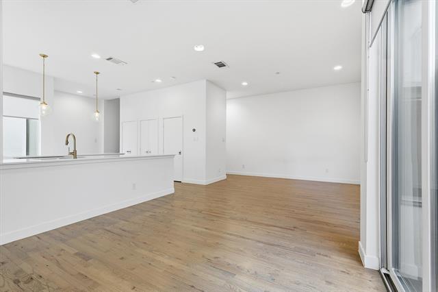 Building Photo - 2111 Bennett Ave