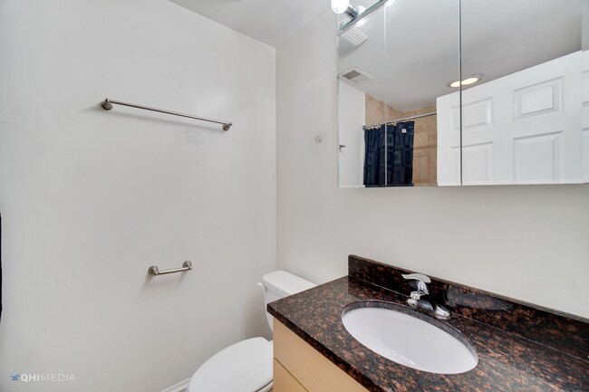 Building Photo - 5252 S Drexel Ave