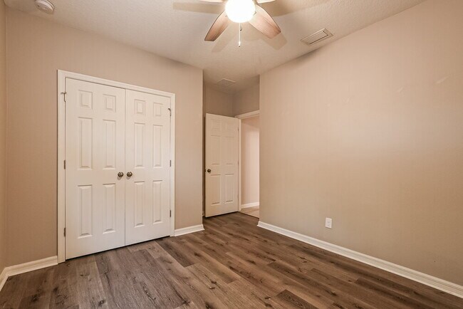 Building Photo - 9808 Kinmore Dr