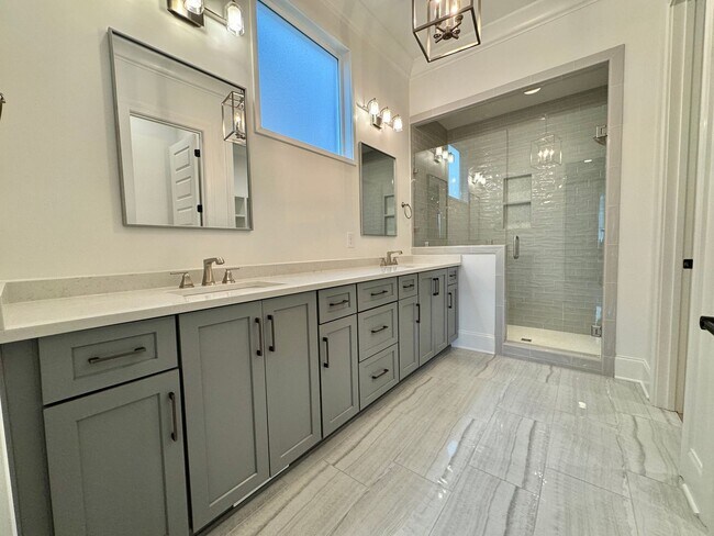 Building Photo - 3 bedroom home with 3.5 bathrooms and 2 Car Garage