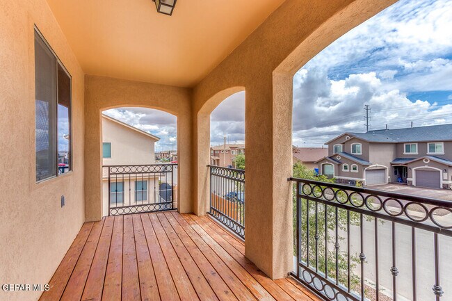 Building Photo - 14313 S Cave Ave