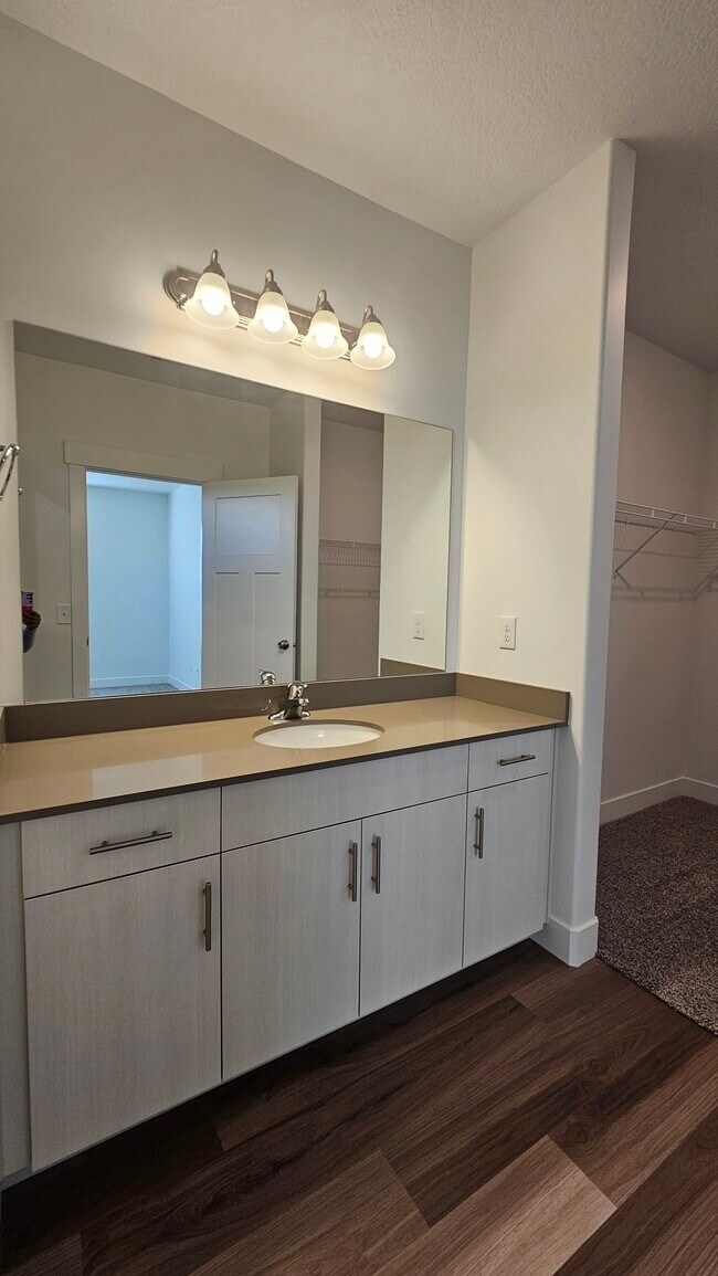 Building Photo - 13687 S Hanley Ln