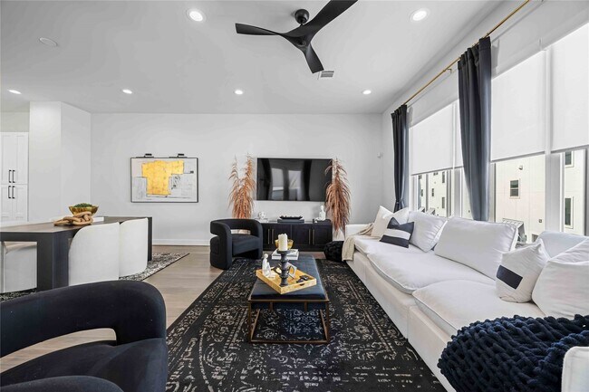 Building Photo - 3018 Markle Dr