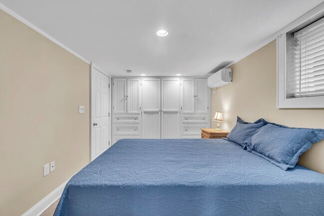 Building Photo - 418 1st Ave