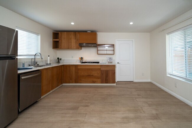 Building Photo - 449 Norumbega Dr