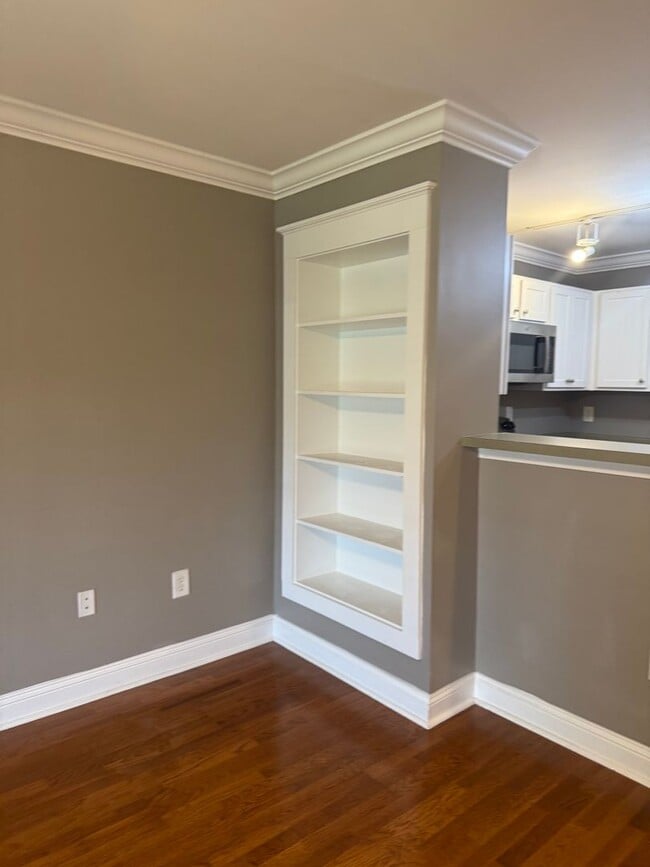 Building Photo - 06-204 Tennoppzone